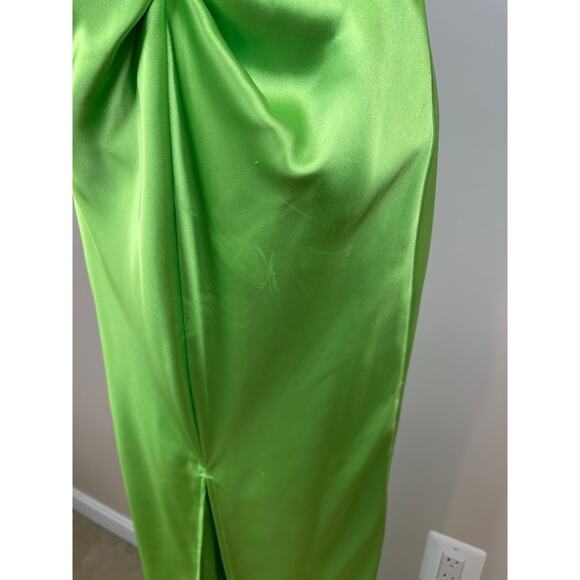 KHANUMS Halter Neck Crystal Embellished Deep V Pear Green Maxi Gown Size XS - Picture 7 of 16